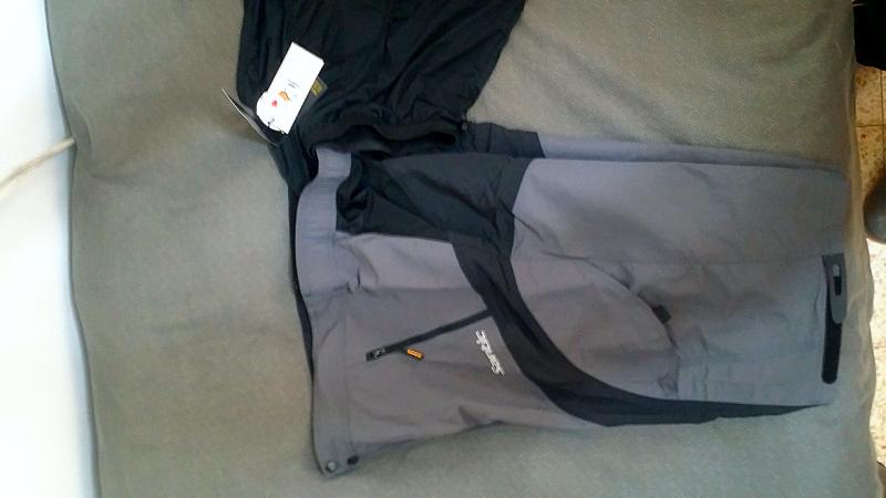 На продажу шорты, футболка, ботинки, очки, седло, защита 47880-1